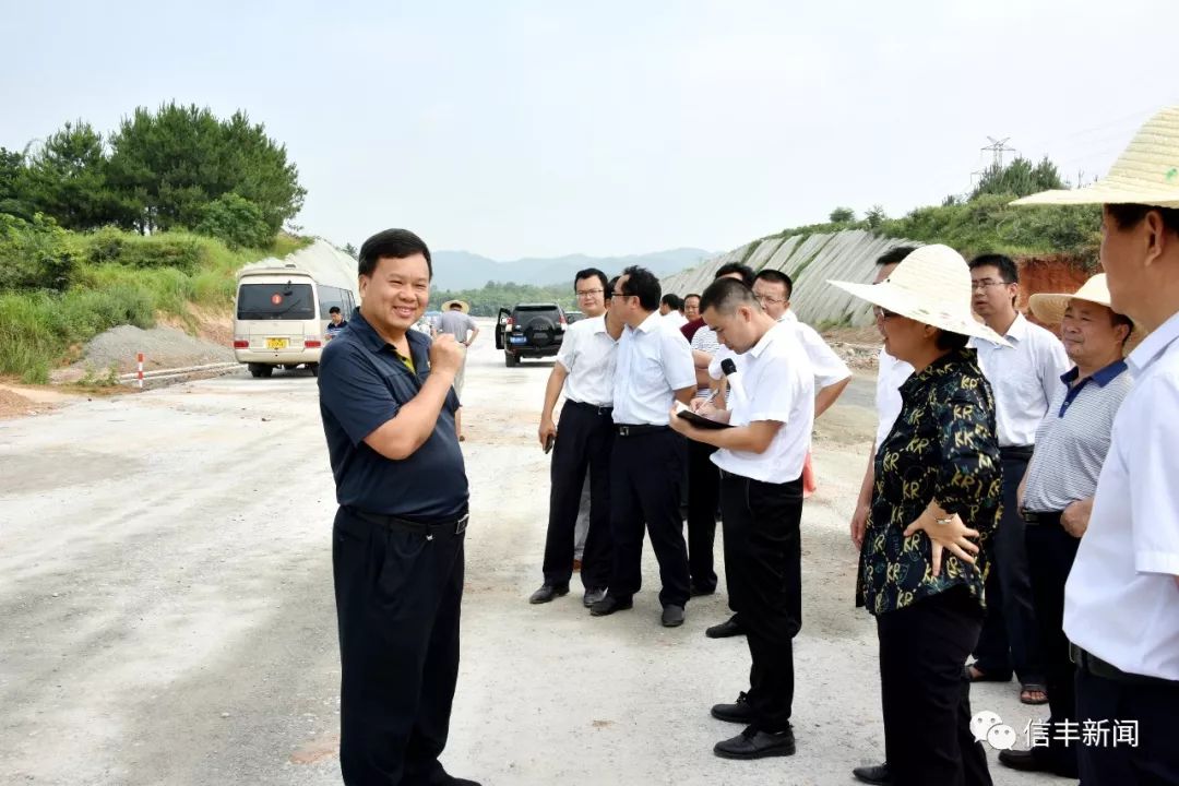 蓉花山鎮領導團隊引領未來鑄就輝煌新篇章