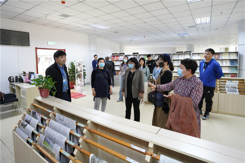 格爾木市圖書館新領導引領變革與發展